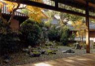 願行寺の庭園の写真